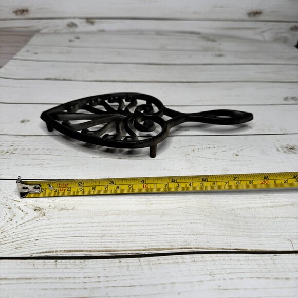 Vintage Cast Iron Trivet Heart Design Footed Kitchen Decor 10" Plant Pot - Picture 3 of 4